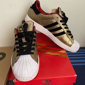 Adidas superstar shoe exclusive! Size 9.5